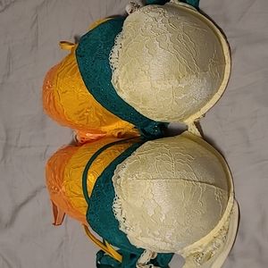 4 La Senza bras